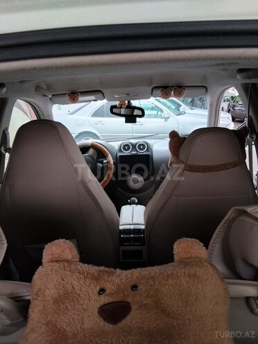 Nissan March-11