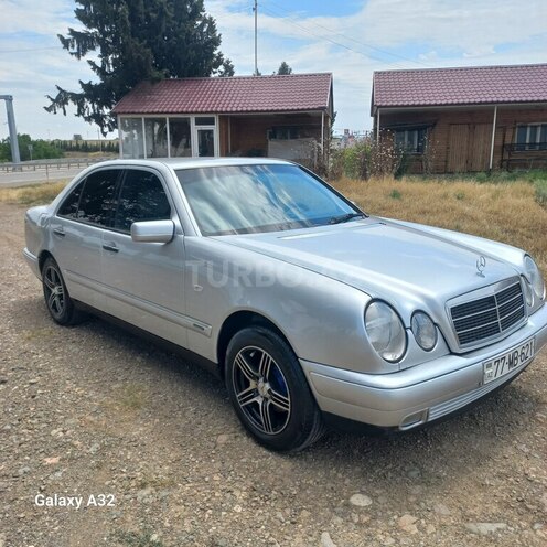 Mercedes E 230-8