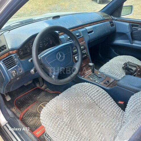 Mercedes E 230-12
