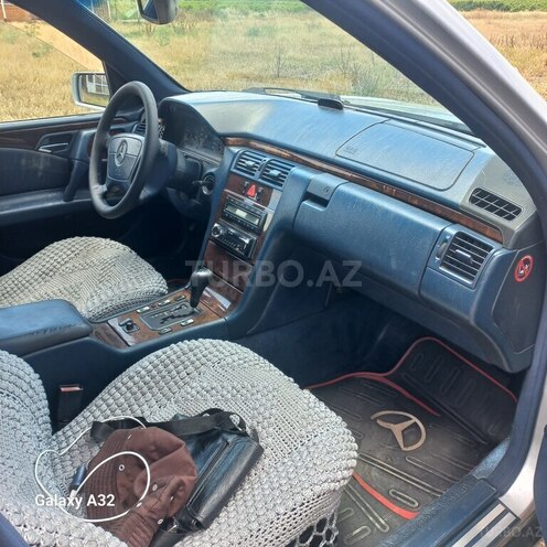 Mercedes E 230-15