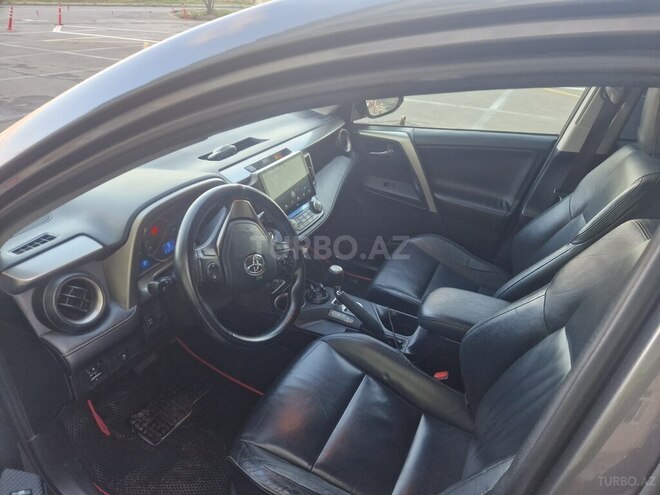 Toyota RAV4-9