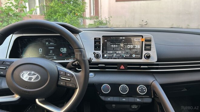 Hyundai Elantra-4