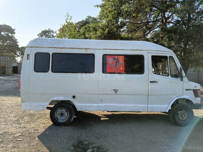 Mercedes 208 D-2