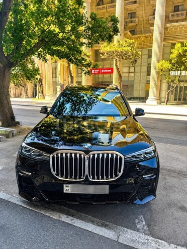 BMW X7-4