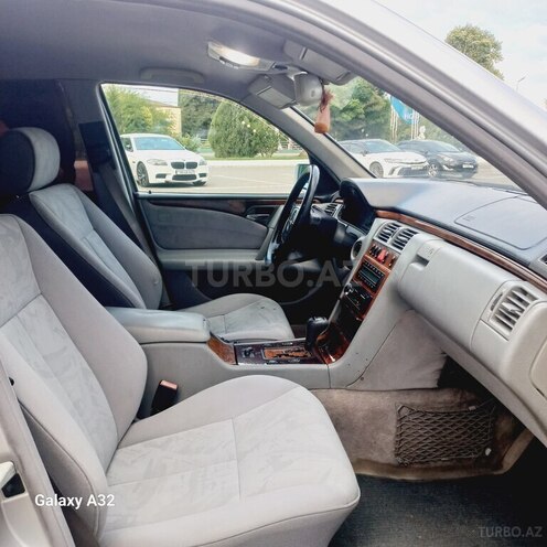Mercedes E 240-7