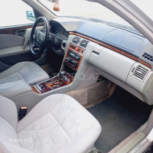 Mercedes E 240-9