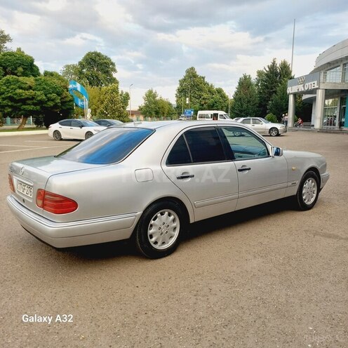 Mercedes E 240-14