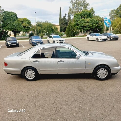 Mercedes E 240-15