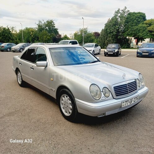 Mercedes E 240-16