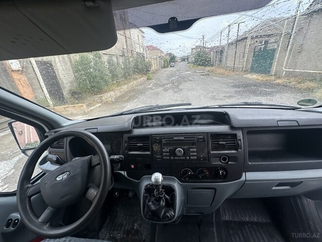 Ford Transit-6