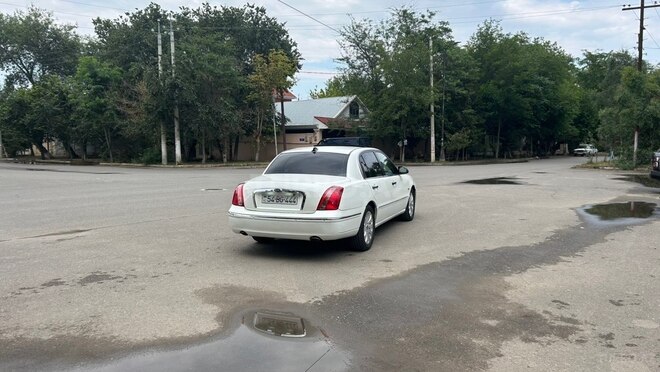 Kia Opirus-6