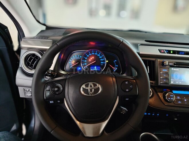 Toyota RAV4-8