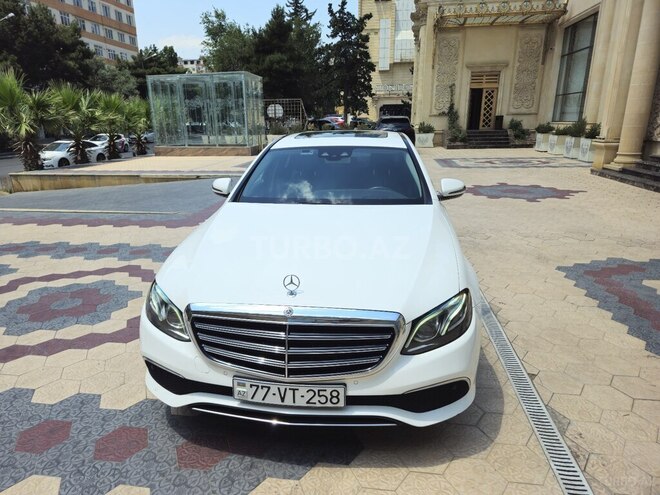 Mercedes E 220 d 4MATIC-3