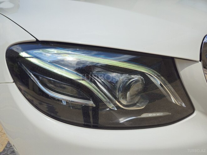Mercedes E 220 d 4MATIC-10