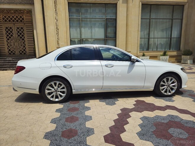 Mercedes E 220 d 4MATIC-8