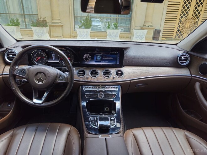 Mercedes E 220 d 4MATIC-17