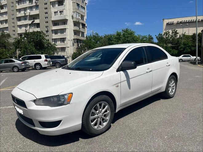 Mitsubishi Lancer-4