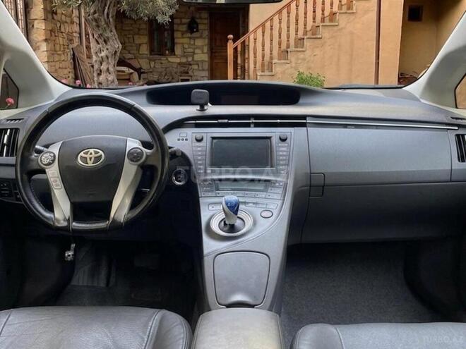 Toyota Prius-2