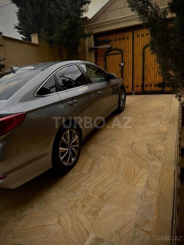 Hyundai Sonata-4