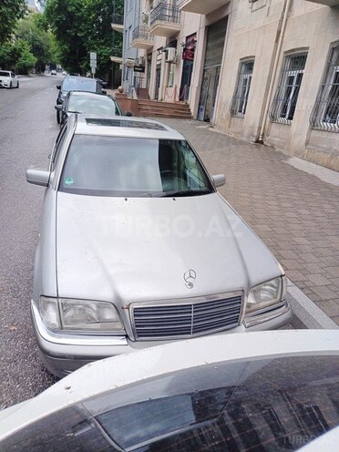 Mercedes C 220-1
