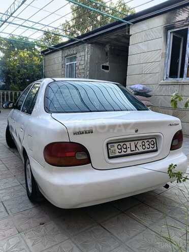 Hyundai Accent-4