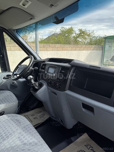 Ford Transit-5
