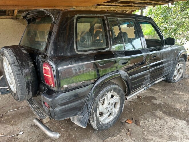 Toyota RAV4-8