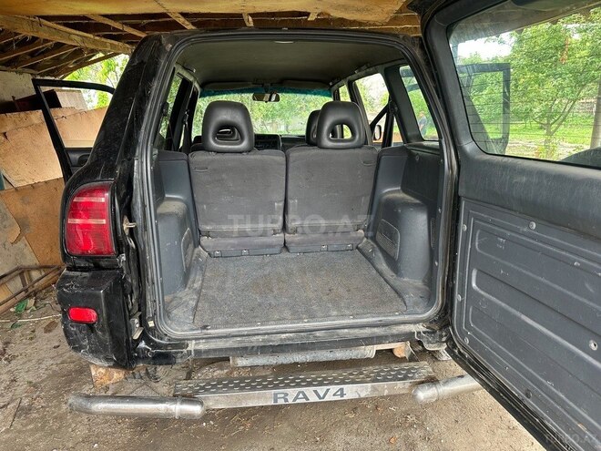 Toyota RAV4-11
