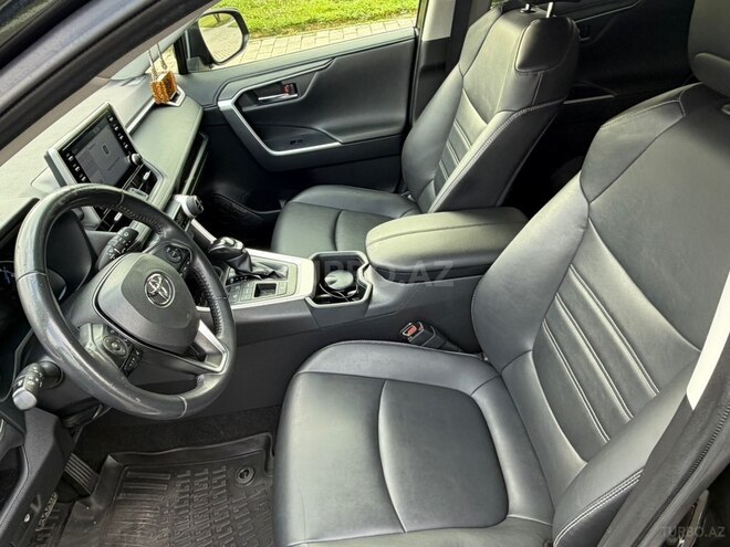 Toyota RAV4-10