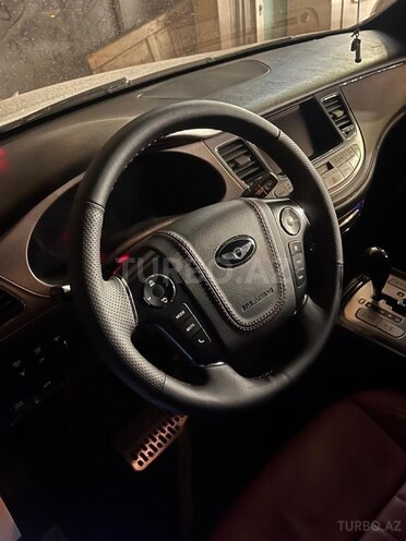 Hyundai Genesis-13