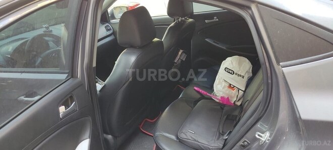 Hyundai Accent-7