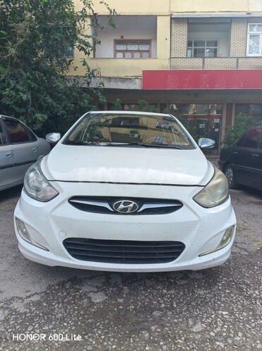Hyundai Accent-1