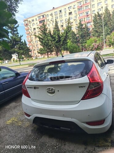 Hyundai Accent-2