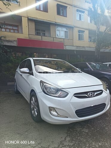 Hyundai Accent-4