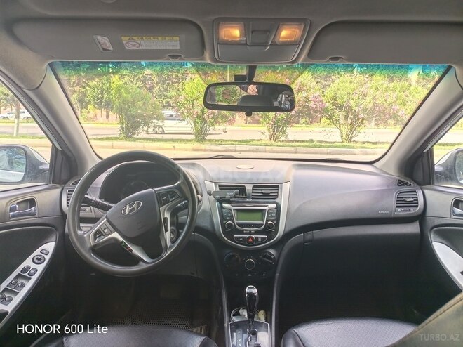 Hyundai Accent-5