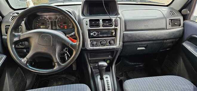 Mitsubishi Pajero io-3