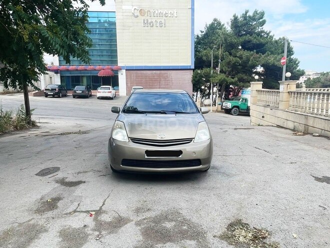 Toyota Prius-4