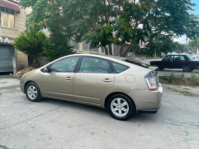 Toyota Prius-7