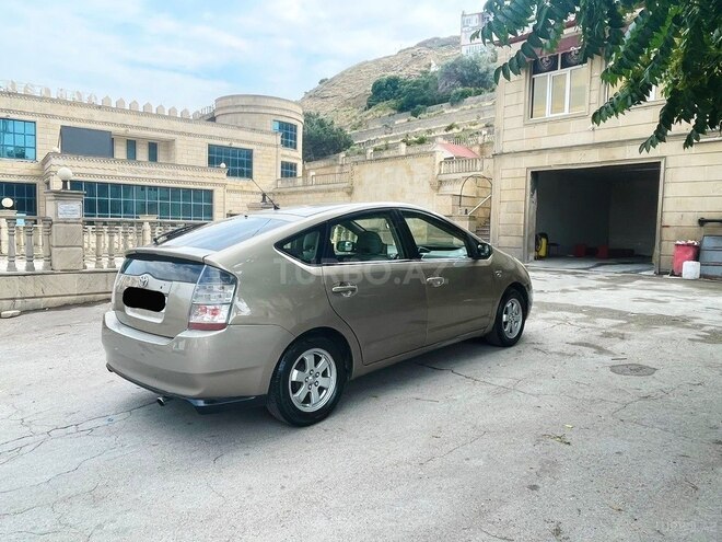 Toyota Prius-5