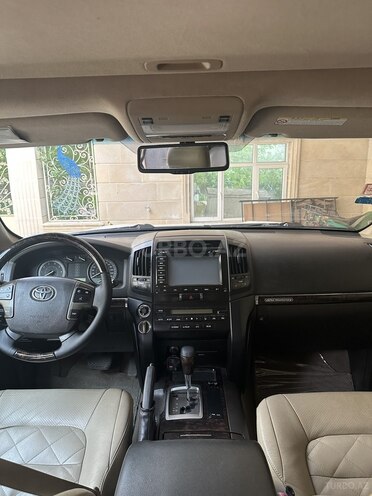 Toyota Land Cruiser-6