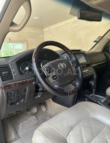 Toyota Land Cruiser-8