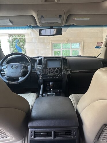 Toyota Land Cruiser-7