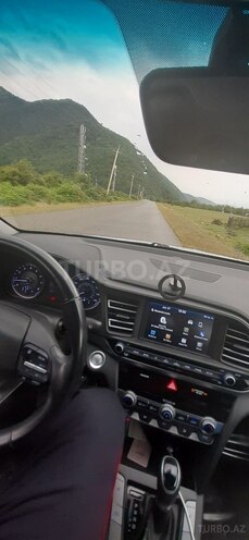 Hyundai Elantra-3