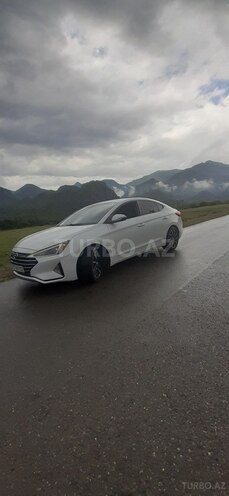 Hyundai Elantra-8