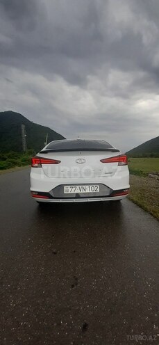 Hyundai Elantra-6