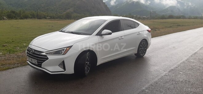Hyundai Elantra-12
