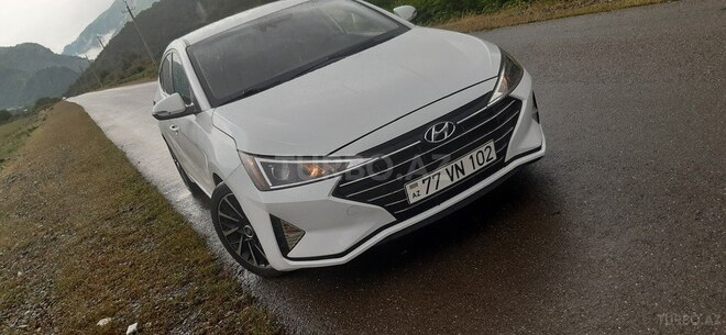 Hyundai Elantra-11