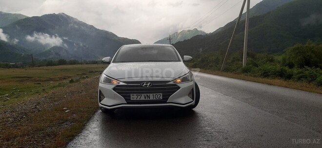 Hyundai Elantra-1