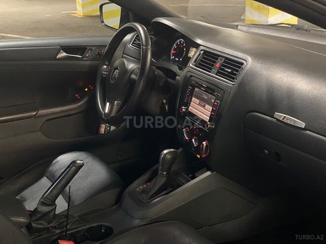 Volkswagen Jetta-10