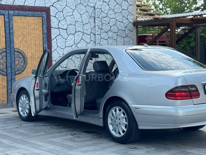 Mercedes E 220-9